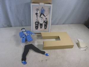 lot 152 image: (EC1) Elvis Presley Pendulum Clock...