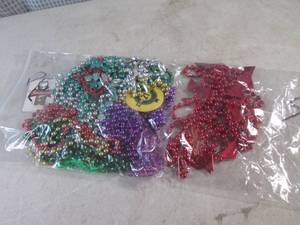 lot 156 image: (EC1) 24 Assorted Colored Bead Necklaces
