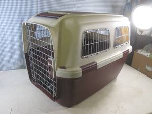 lot 177 image: (BR1) Dog Whisperer Rolling Den - Missing 1 Wheel