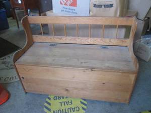 lot 301 image: (EW1) Wood Bench with Storage Under Seat - 42 34 x 16 12 x 16 34 Up To Seat 29 12 High Overall