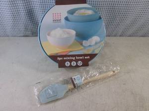 lot 200 image: (BSB) 3pc Mixing Bowl Set with Spatula 5, 3 and 1.5 Qt