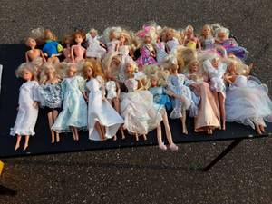 24-Assorted Blonde BarbieFashion Dolls