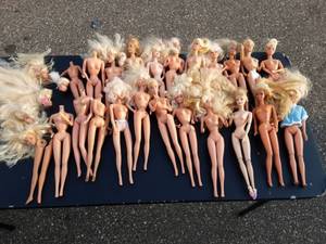 17-Asssorted Barbie Fashion Dolls Plus Loose Bodies, Heads, Legs