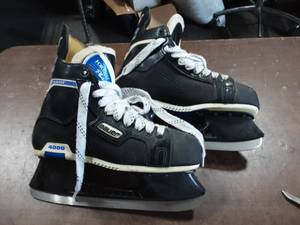 Pair Of Bauer Supreme 4000 Flo-Fit Hockey Skates Size 5 12