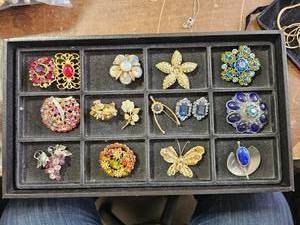 Lot Of Vintage Brooches