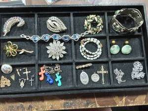 Contents On Tray  (Tray Not Included)