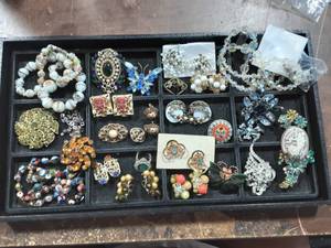 Contents On Tray (Tray Not Included)