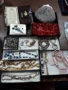 Contents On Tray (Tray Not Included)