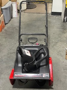 lot 62 image: MTD Snow Thrower