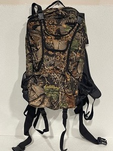 lot 69 image: Cabelas Camo Backpack