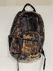lot 83 image: Fieldline Camo Backpack
