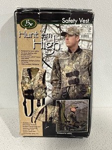 lot 18 image: Camo Safety Vest