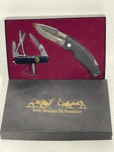 lot 22 image: Schrade Knife Set