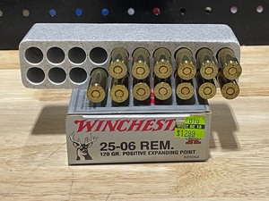 lot 34 image: Winchester 25-06 Ammo