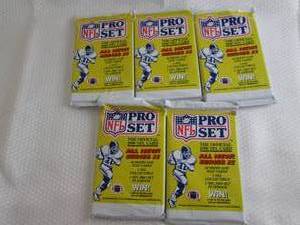 lot 120 image: 5 Packs 1990 Pro Set Football...