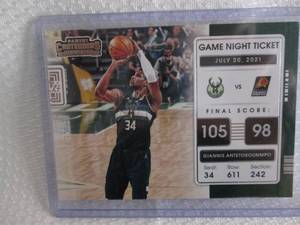 lot 172 image: 2021-22 Contenders Giannis Antetoko...