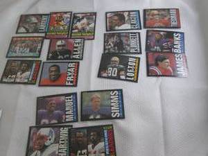 lot 199 image: Assorted 1985 Topps Football Cards...