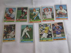 lot 222 image: Assorted 1976 Topps Baseball Cards...