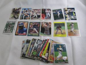 lot 233 image: Assorted Baseball Cards...