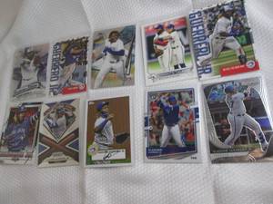 lot 35 image: Assorted Topps Vladimir Guerrero JR...