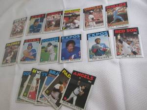 lot 59 image: Assorted 1986 Topps Baseball Cards...