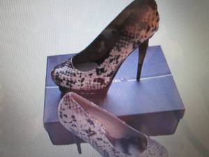 lot 362 image: NIB Bonnibel Faux Snakeskin Stilett...