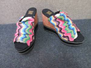 lot 365 image: Size 9 MultiColor MukLuks Wedges...