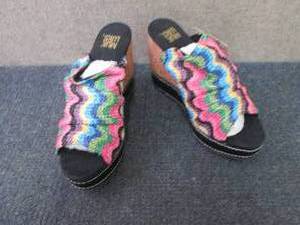 lot 367 image: Size 9 MultiColor MukLuks Wedges...