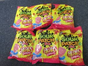 lot 458 image: 6- 8 oz Sour Patch Kids Heads...