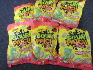 lot 462 image: 6- 8.02 oz Sour Patch Kids Watermel...