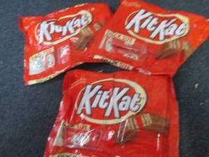 lot 470 image: 3- 10.78 oz KitKats Snack Size...