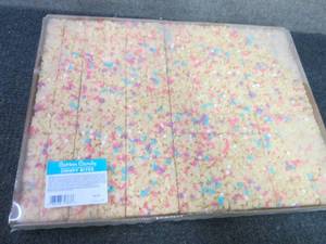 lot 538 image: Tray of FROZEN Cotton Candy Crispy ...