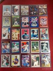 lot 74 image: (25) Kirby Puckett Cards