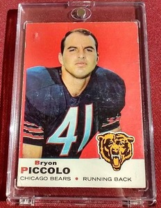 lot 165 image: 1969 Topps Brian Piccolo Rookie Card