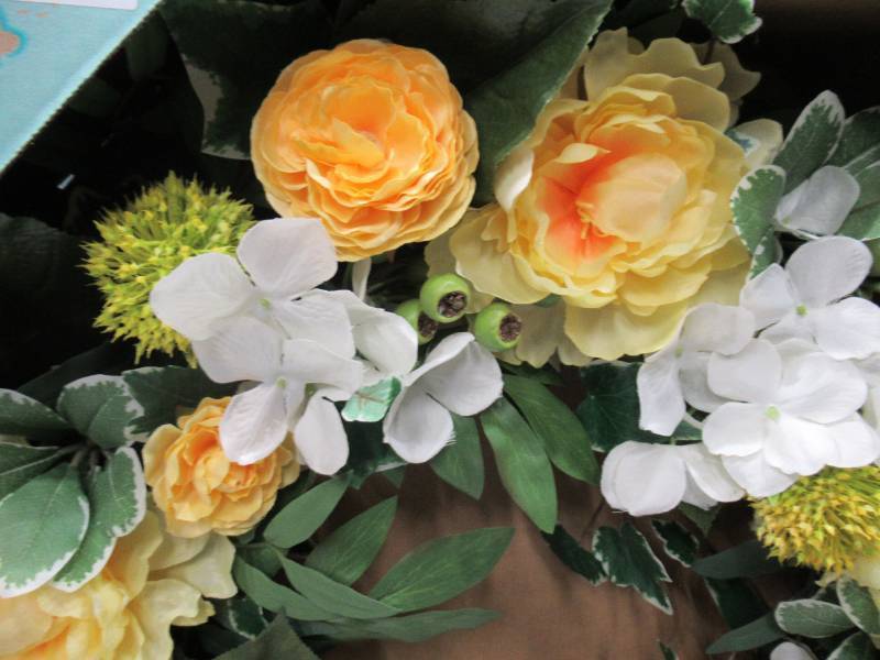 lot 145 image: NEW Members Mark Spring 26 Inch Floral Wreath for Indoor and Covered Outdoor Use