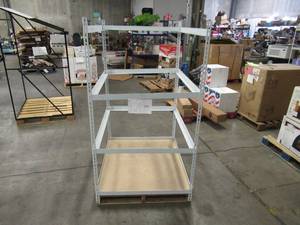 lot 121 image: Adjustable White Metal Frame Built to Fit Onto Pallets - Perfect for Projects
