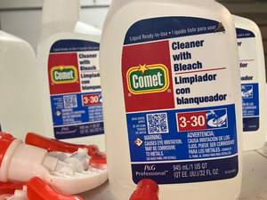 Comet Cleaner with Bleach