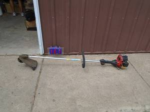 Homelite 2 cycle weed trimmer. Used condition. Tested & works. As shown.