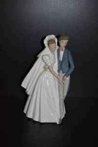 lot 2 image: Lladro NAO Unforgettable Dance Porcelain Figurines