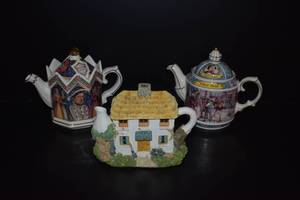 lot 13 image: Sadler Illustrated Teapots & Teapot Trinket Box
