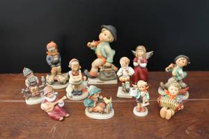 lot 12 image: Goebel Hummel Figurines