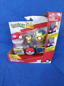 lot 19 image: New Pokmon Pikachu Clip N Go Belt Set - 2-Inch Pikachu Battle Figure with Clip N Go Belt Plus Pok and Level Ball Accessories