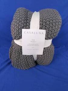 lot 23 image: New Grey Chunky Knit Bed Blanket - Casaluna King Size