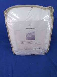 lot 27 image: New Ultra Loft Down Alternative Mattress Pad - Casaluna Twin Size
