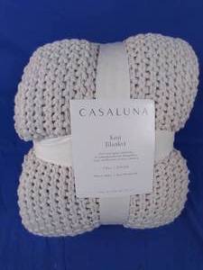 lot 28 image: New Chunky Knit Bed Blanket - Casaluna Full  Queen Size
