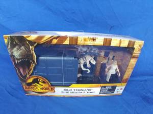 lot 59 image: New Jurassic World HFG63 Cage and Fury Dinosaur Set (9.5 cm) with 1 Exclusive Soyona Figure, 1 Atrociraptor Figure and Special Unit,