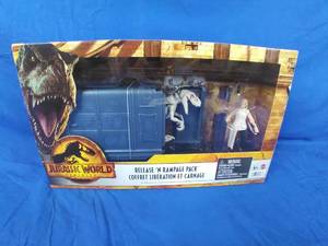 lot 74 image: New Jurassic World HFG63 Cage and Fury Dinosaur Set (9.5 cm) with 1 Exclusive Soyona Figure, 1 Atrociraptor Figure and More
