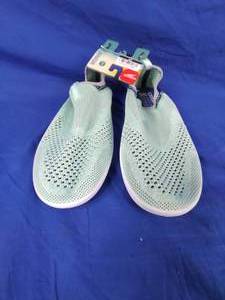 lot 87 image: New Speedo Junior Surf Strider Water Shoes L45