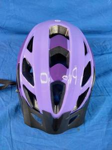 lot 155 image: New Purple Schwinn Dash Adult Helmet