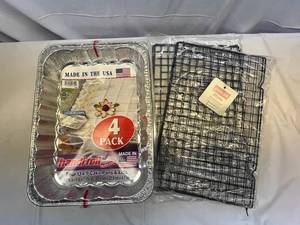 lot 4 image: SSS. 4x 9x13 Handifoil Cake Pans wlids & 2x 10x16 Cooling Racks